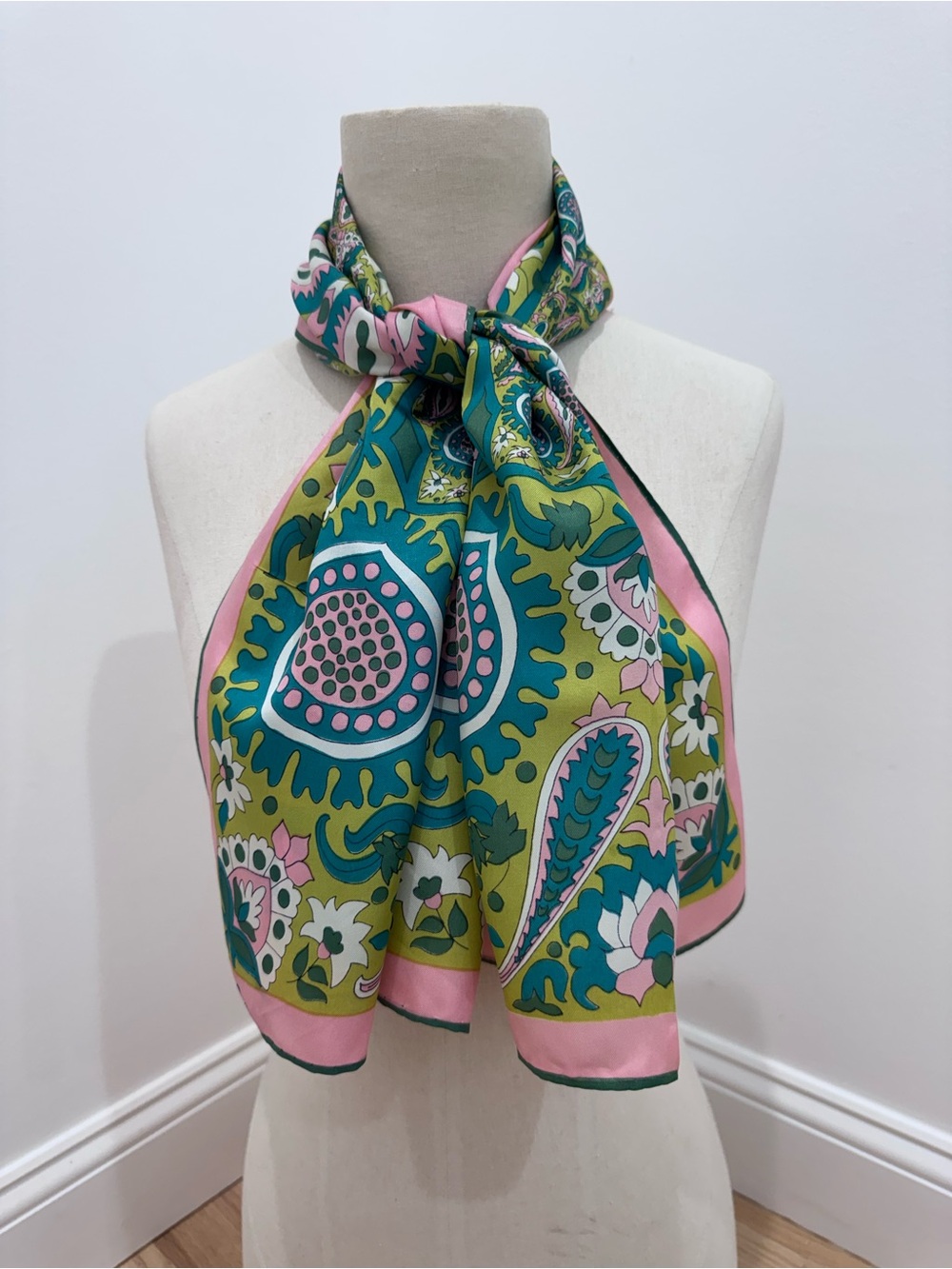 Vera Neumann Silk Blend Retro Vintage Pink Green Paisley Long Scarf 80s - Picture 10 of 12